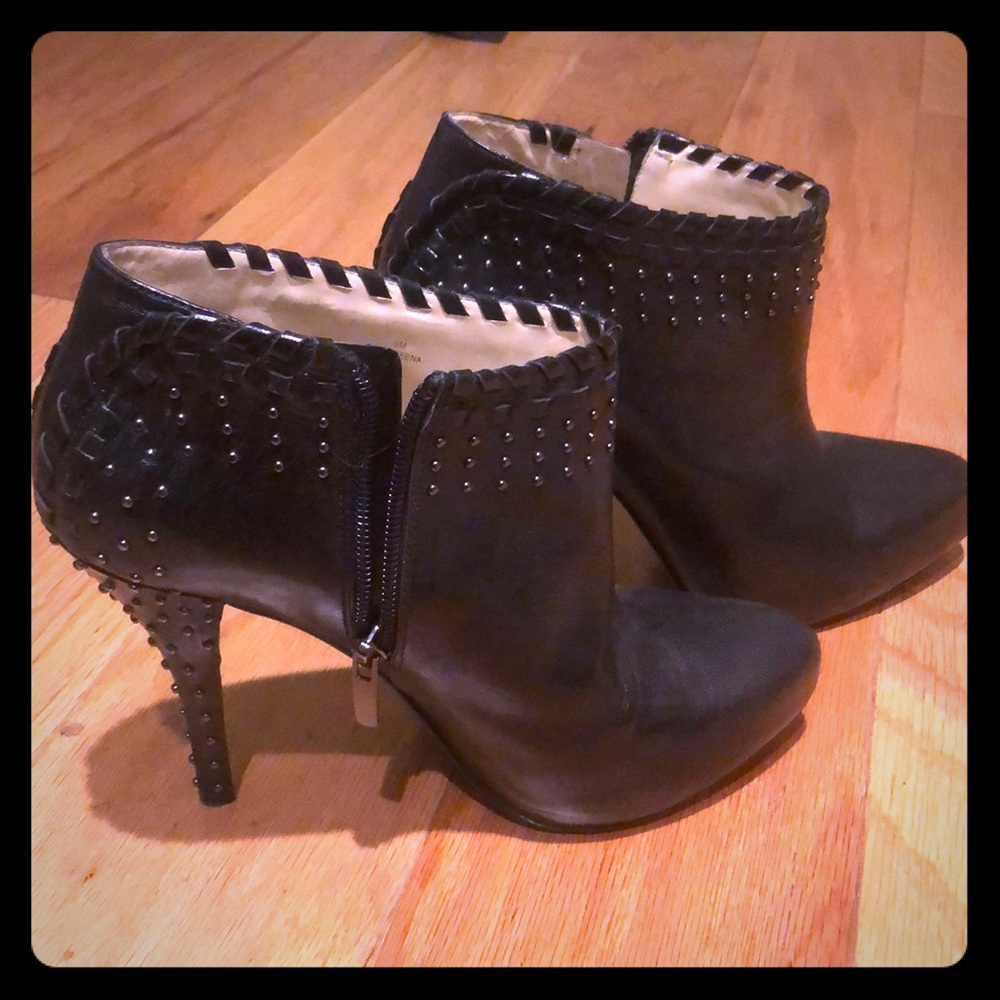 Enzo angiolini black bootie heels! Size 9